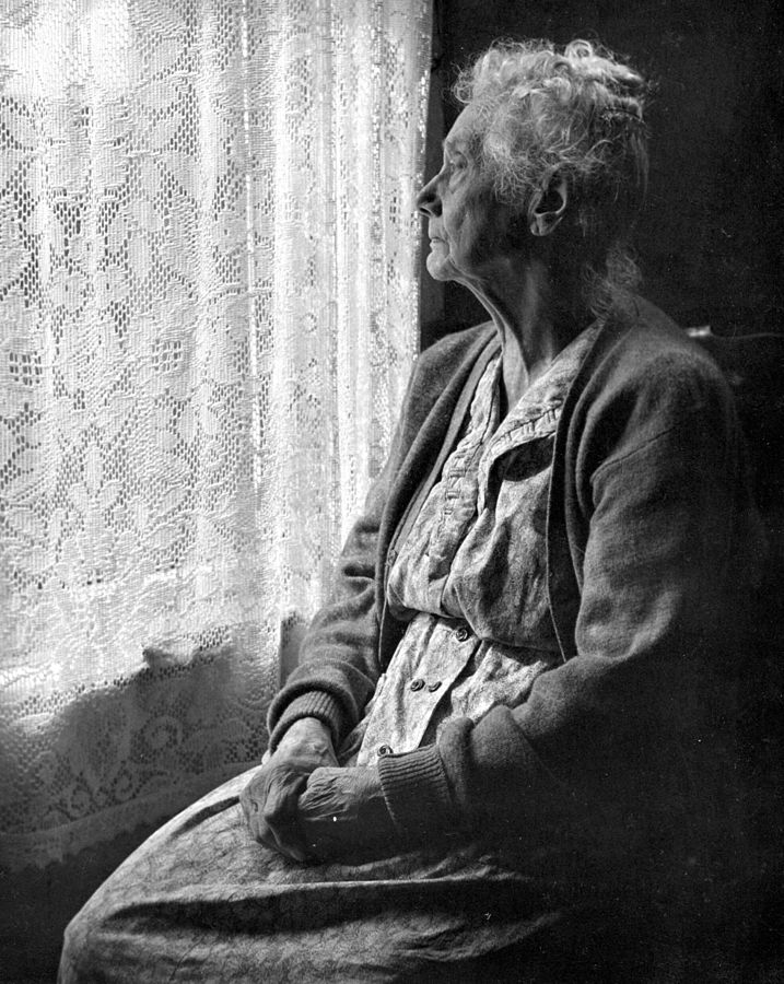 717px-Elderly_Woman_,_B&W_image_by_Chalmers_Butterfield