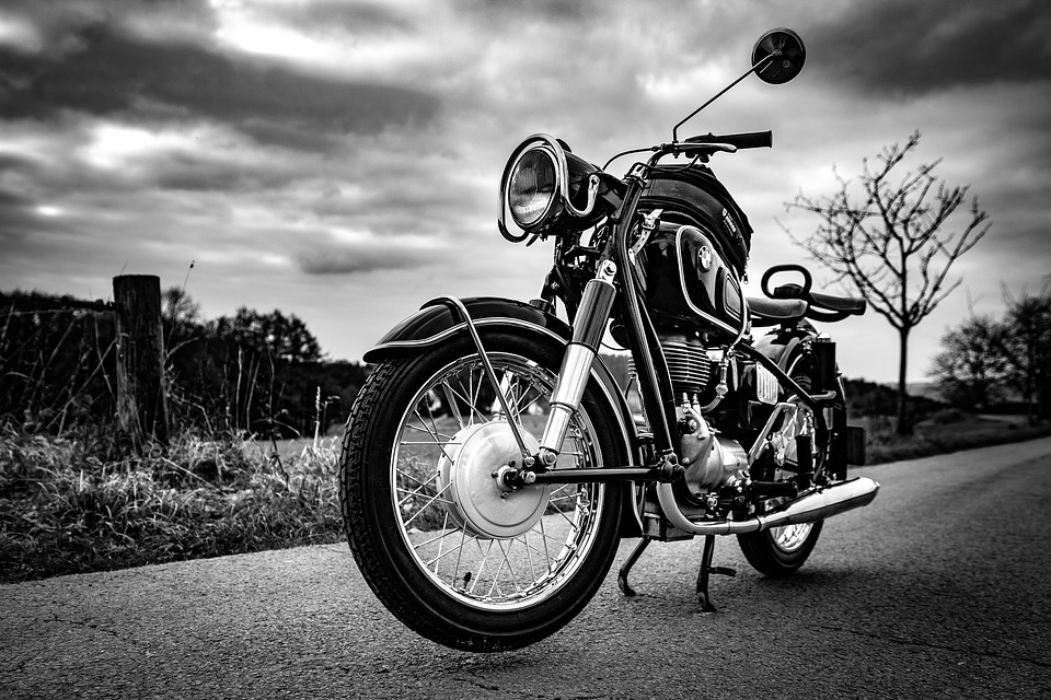 motorcycle-1927533_960_720